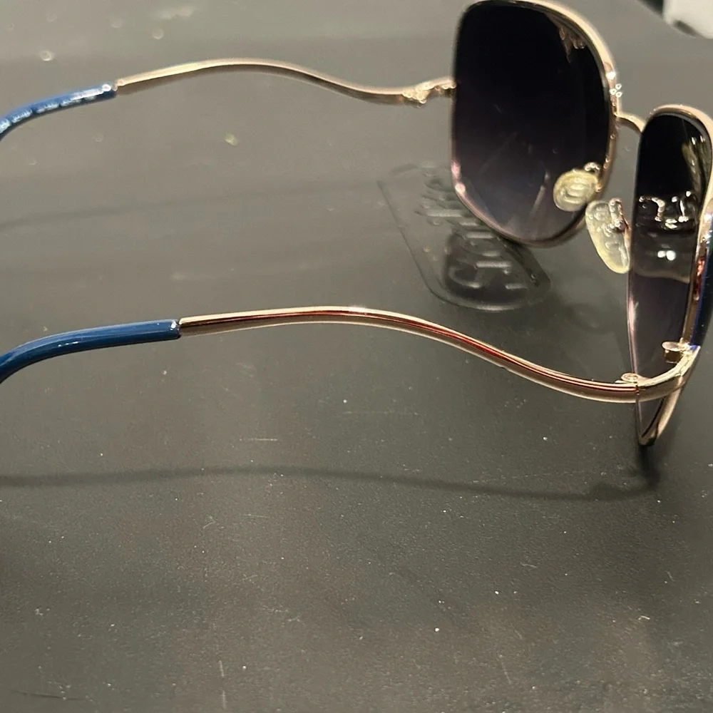 Kenneth Cole Reaction Gold and Blue Sunglasses Timeless Design - Picture 5 of 10